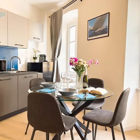 Apartament Corridoni 2a Tirabora Short Rent *